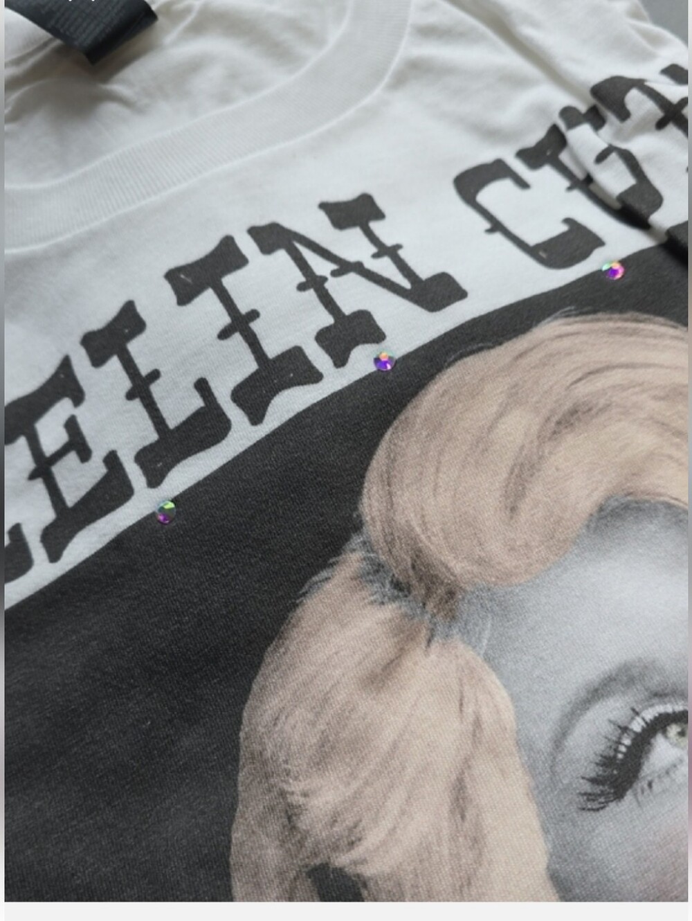 LAST One ! Dolly Parton White 'Feelin Cute' Graphic Women’s Size L Tee - Picture 8 of 8